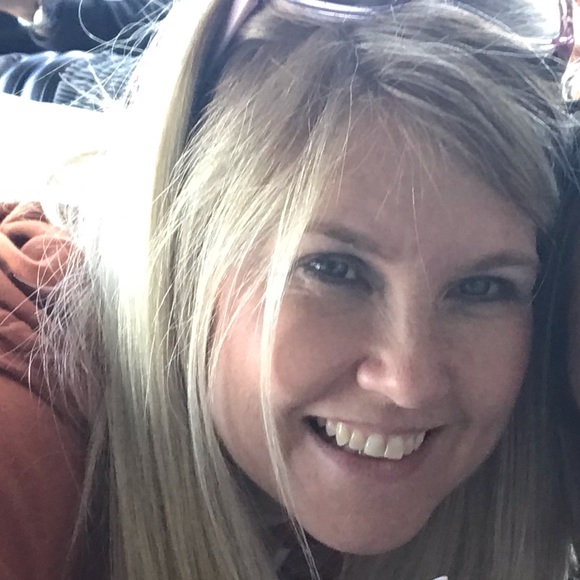 Meet your Posher, Lisa - Picture 1 of 1